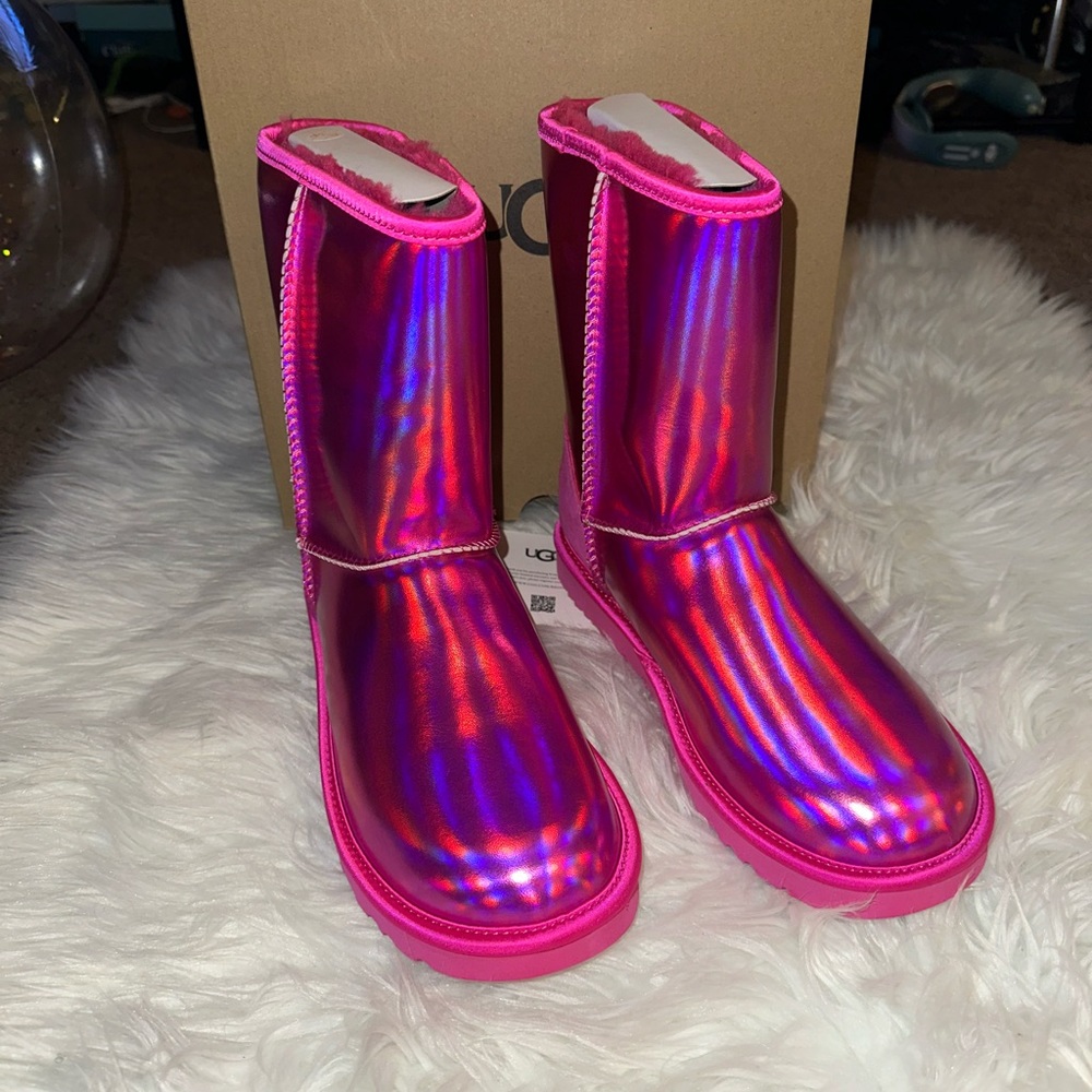 UGG